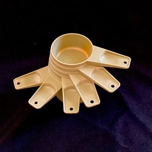 Vintage Tupperware Measuring Cups 70s green avocado color set of 6 retro green